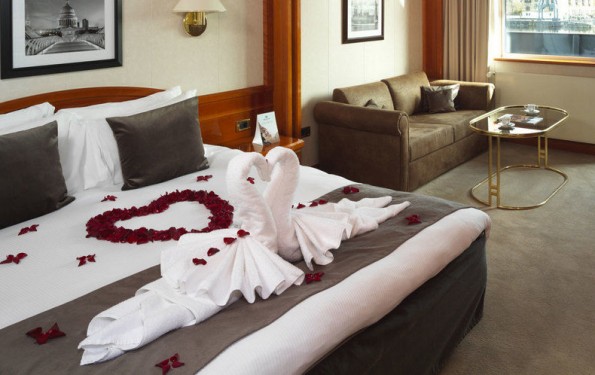 14 BEST AMOROUS HOTELS FOR ROMANTICS IN LONDON